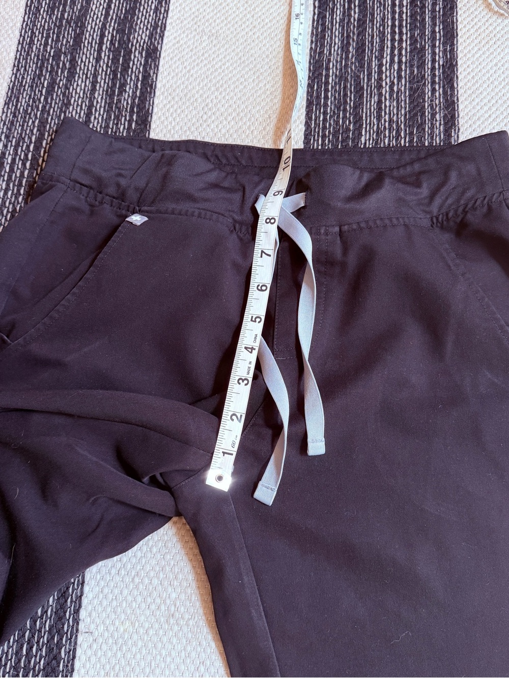 Figs Technical Collations Women's Black Scrub 2pc Set with Jogger Pants Size: S - Picture 11 of 13